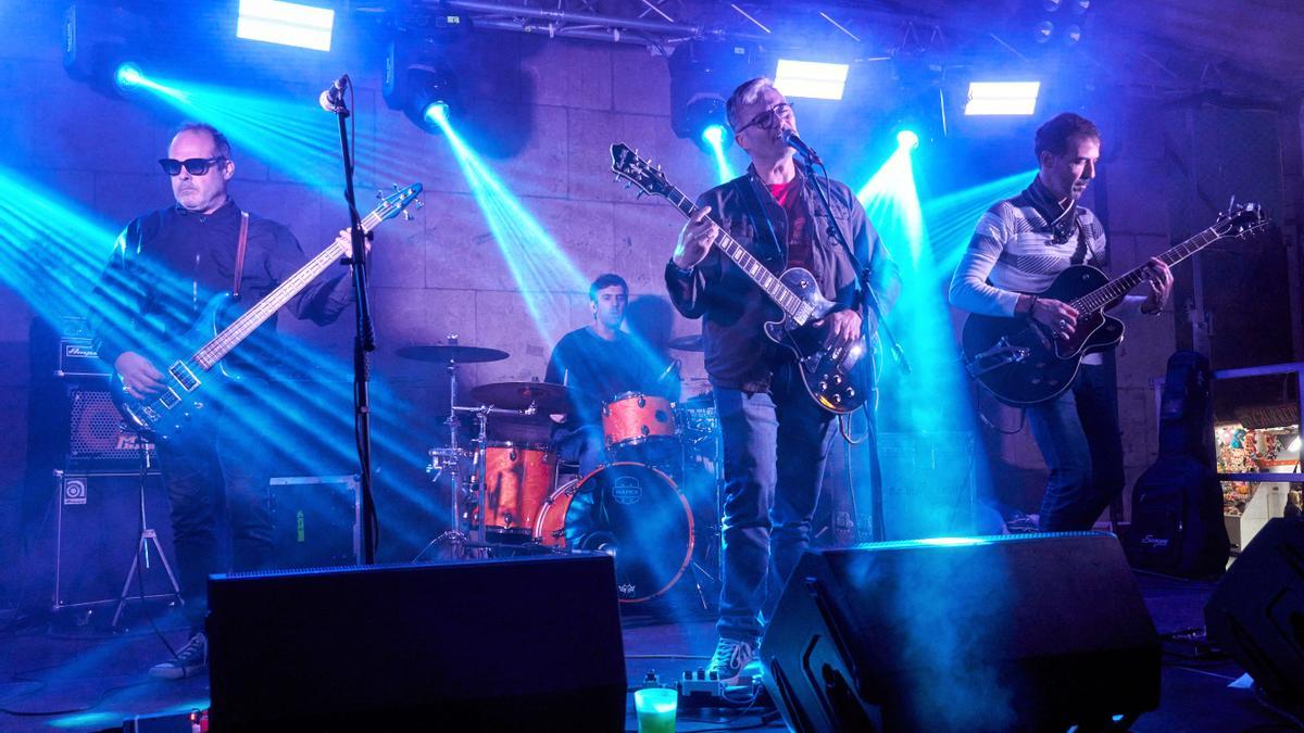 Varosha lo forman Eneko del Castillo (batería), Pernando Gaztelu (voz, guitarra rítmica, armónica, sintes), Valentín Vela (bajo, coros) e Iñaki Asiain (guitarra solista, coros, voz).