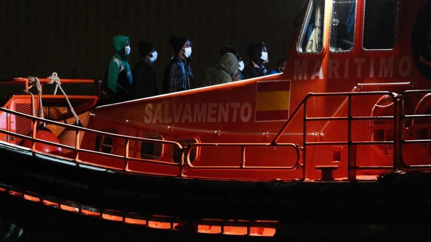Salvamento rescata a 104 migrantes a 120 kilómetros de Fuerteventura