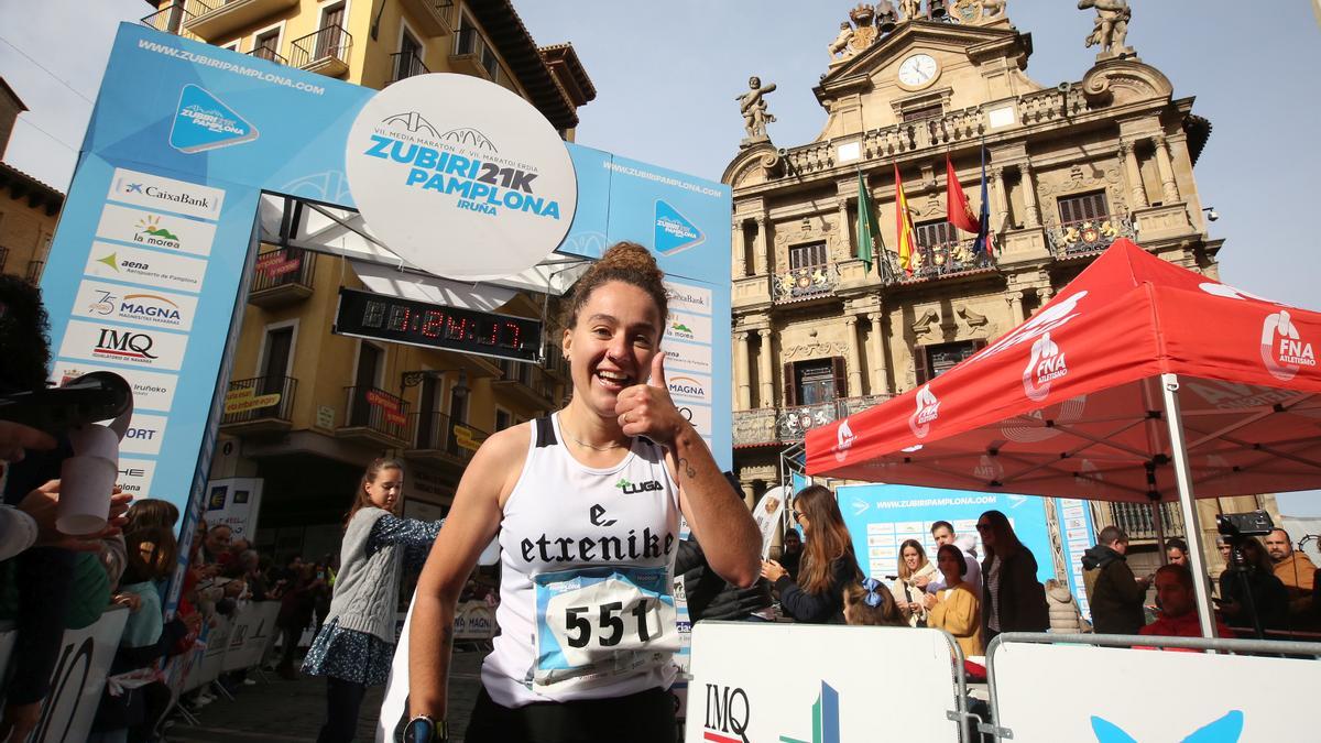 Henar Etxeberria, ganadora de la VII edición de la Media maratón Zubiri-Pamplona.
