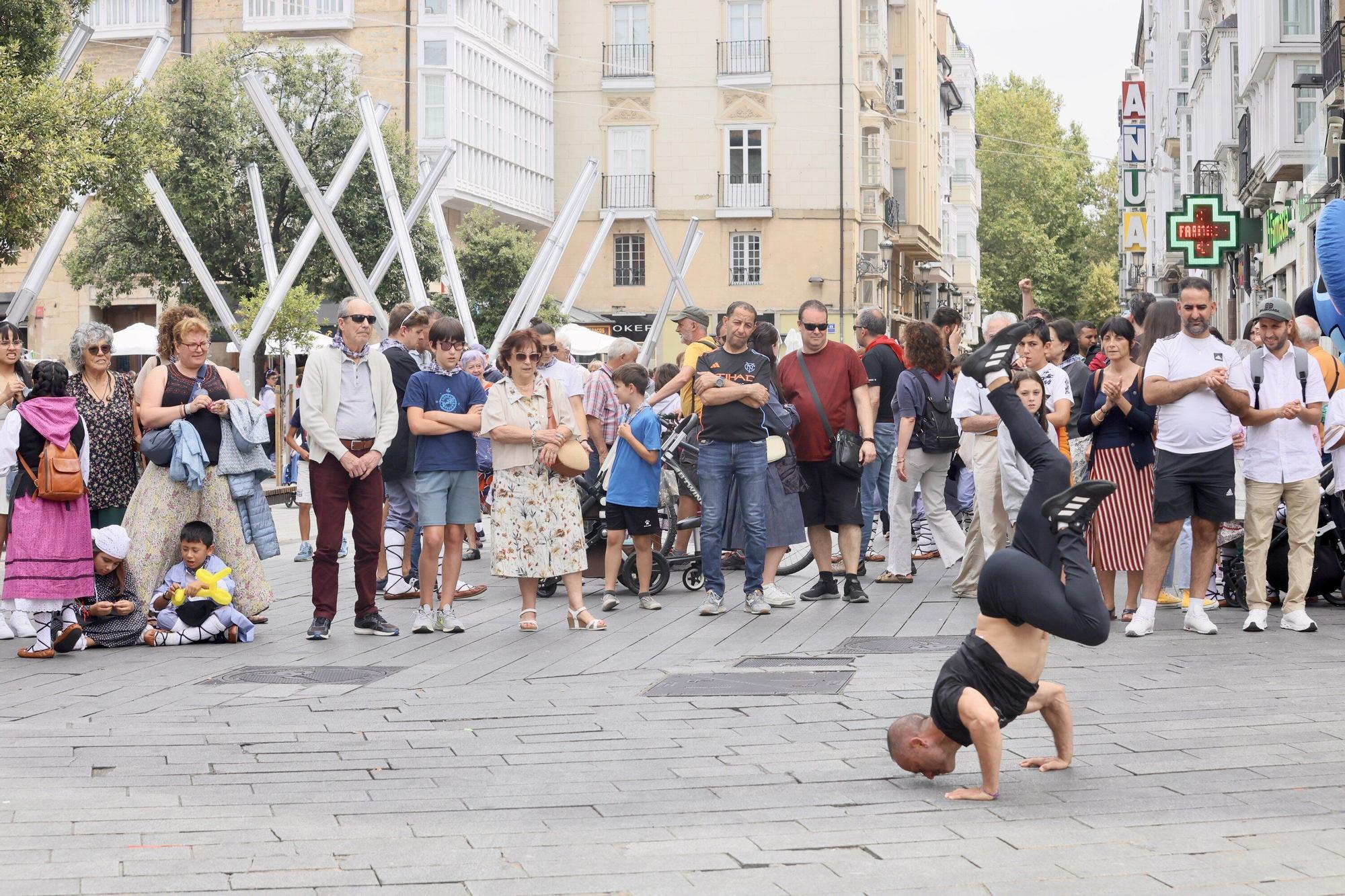 En imágenes: La fiesta continúa en las calles de Gasteiz este 6 de agosto