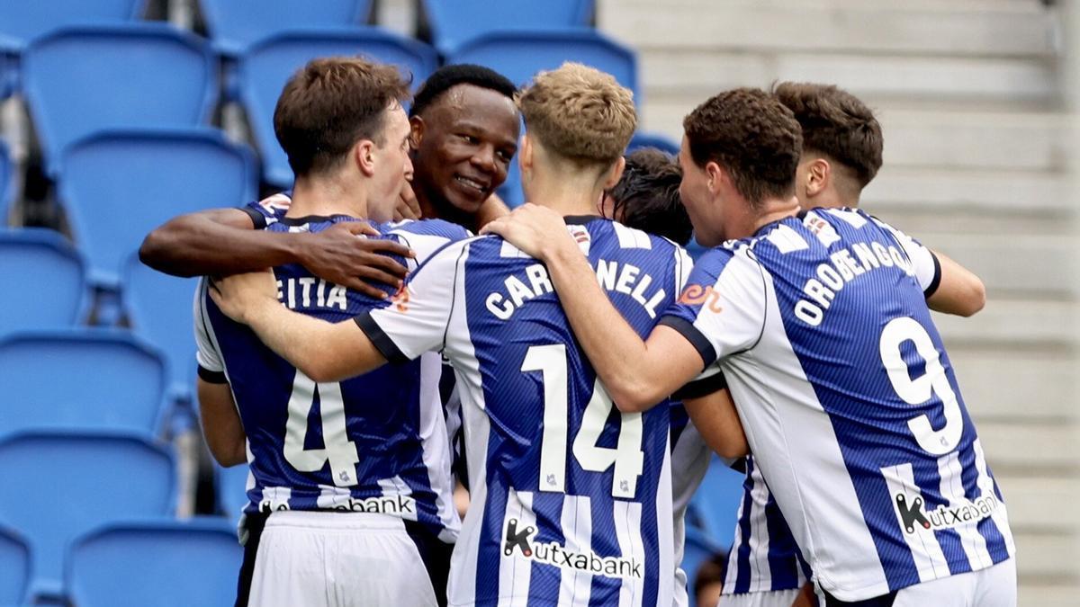 Los jugadores del Sanse celebran el gol de Job Ochieng