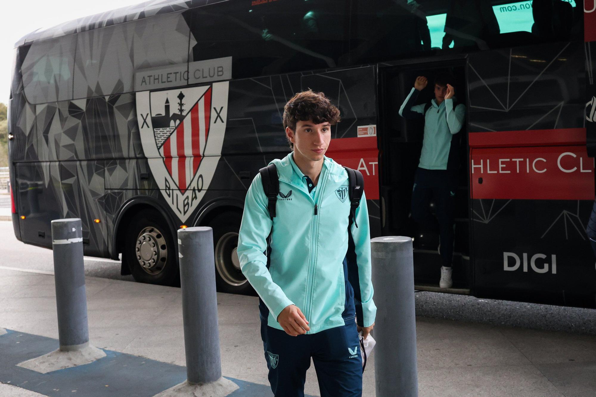 En imágenes: el Athletic pone rumbo a Newcastle