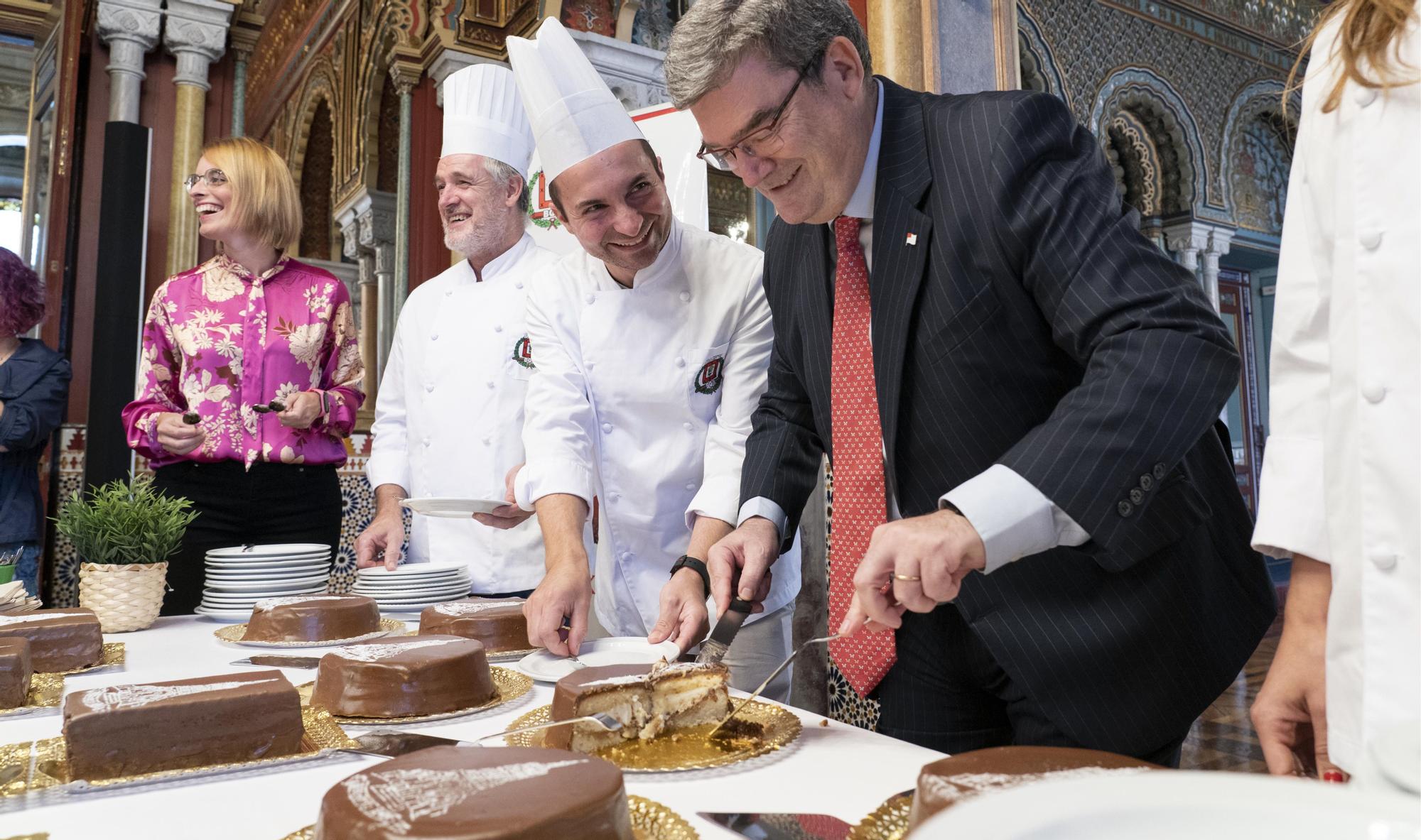 En imágenes: recepción del gremio de pasteleros de Bizkaia en el Ayuntamiento de Bilbao