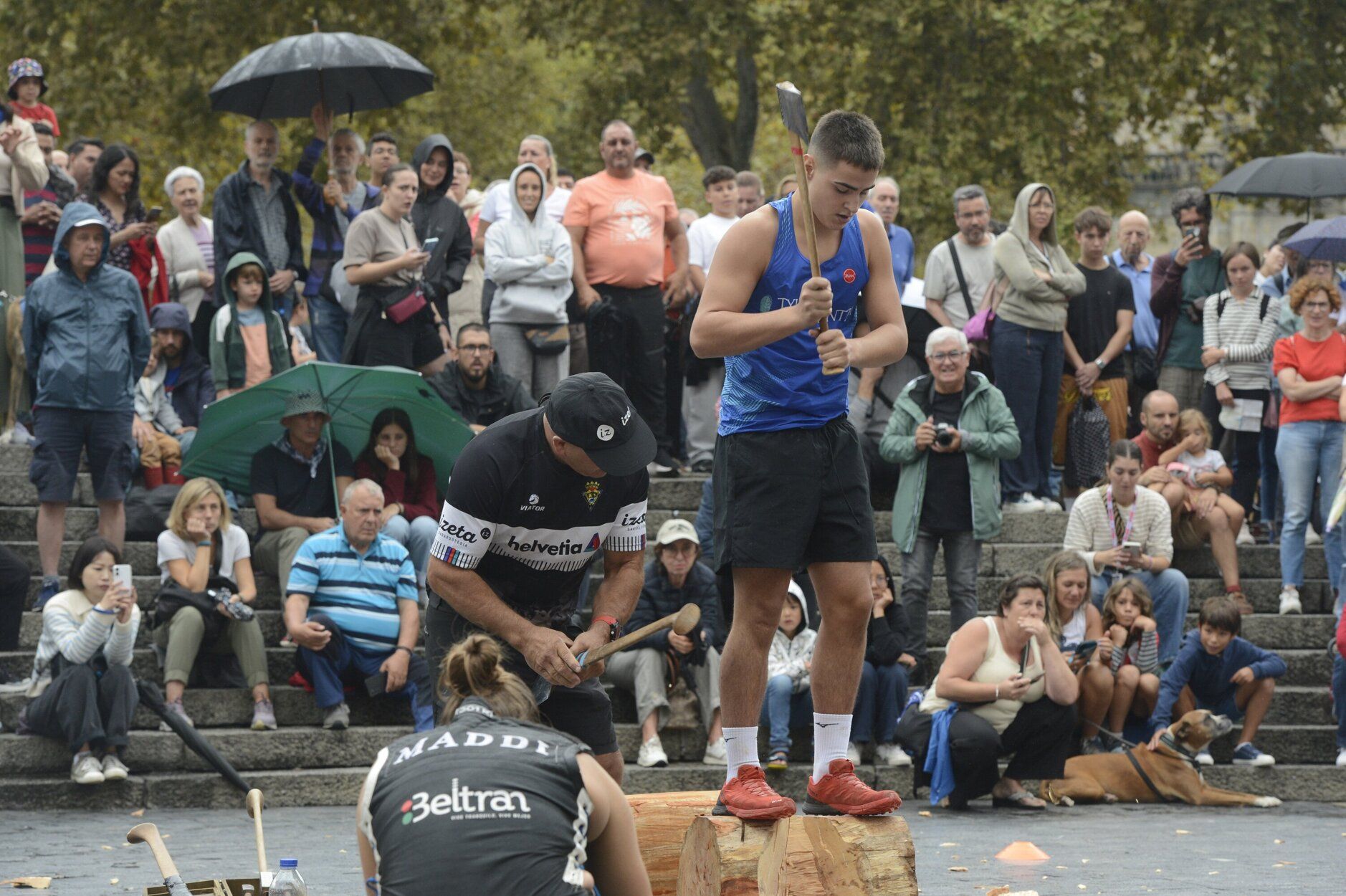 En fotos: herri kirolak en la plaza del Arriaga