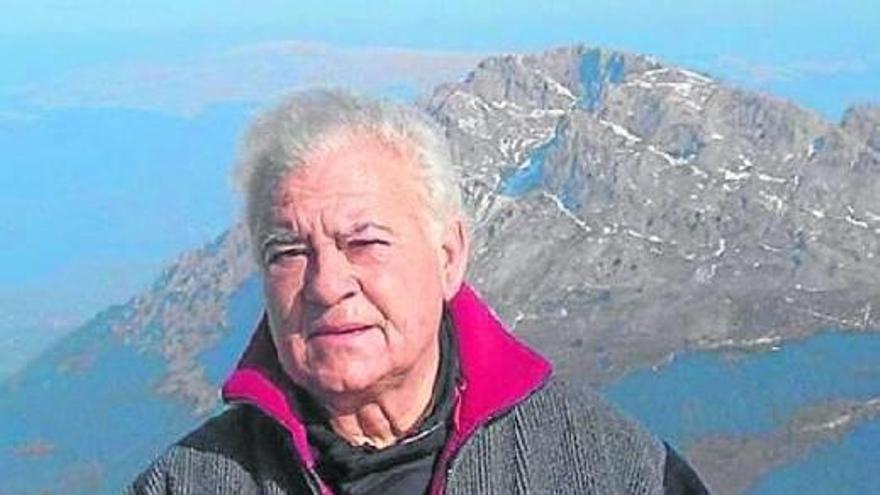 Alberto López, en una imagen montañera como buen mendizale que era.