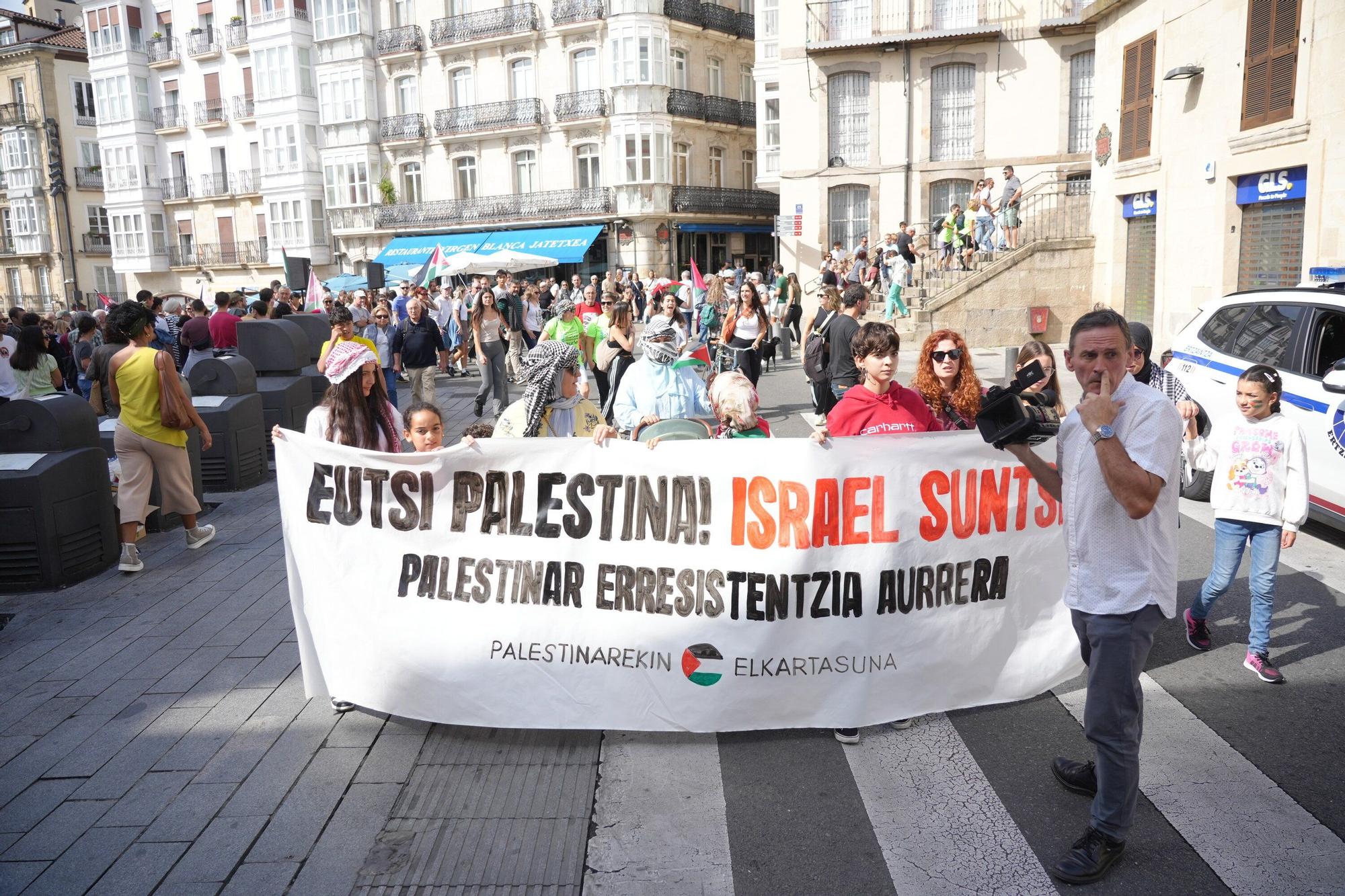En imágenes: Manifestación en Vitoria-Gasteiz a favor de Palestina