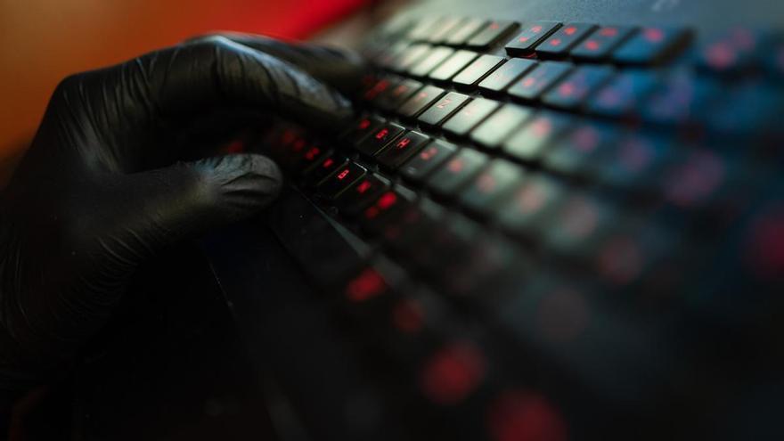 Irán informa de un ataque informático contra cuatro de sus bancos