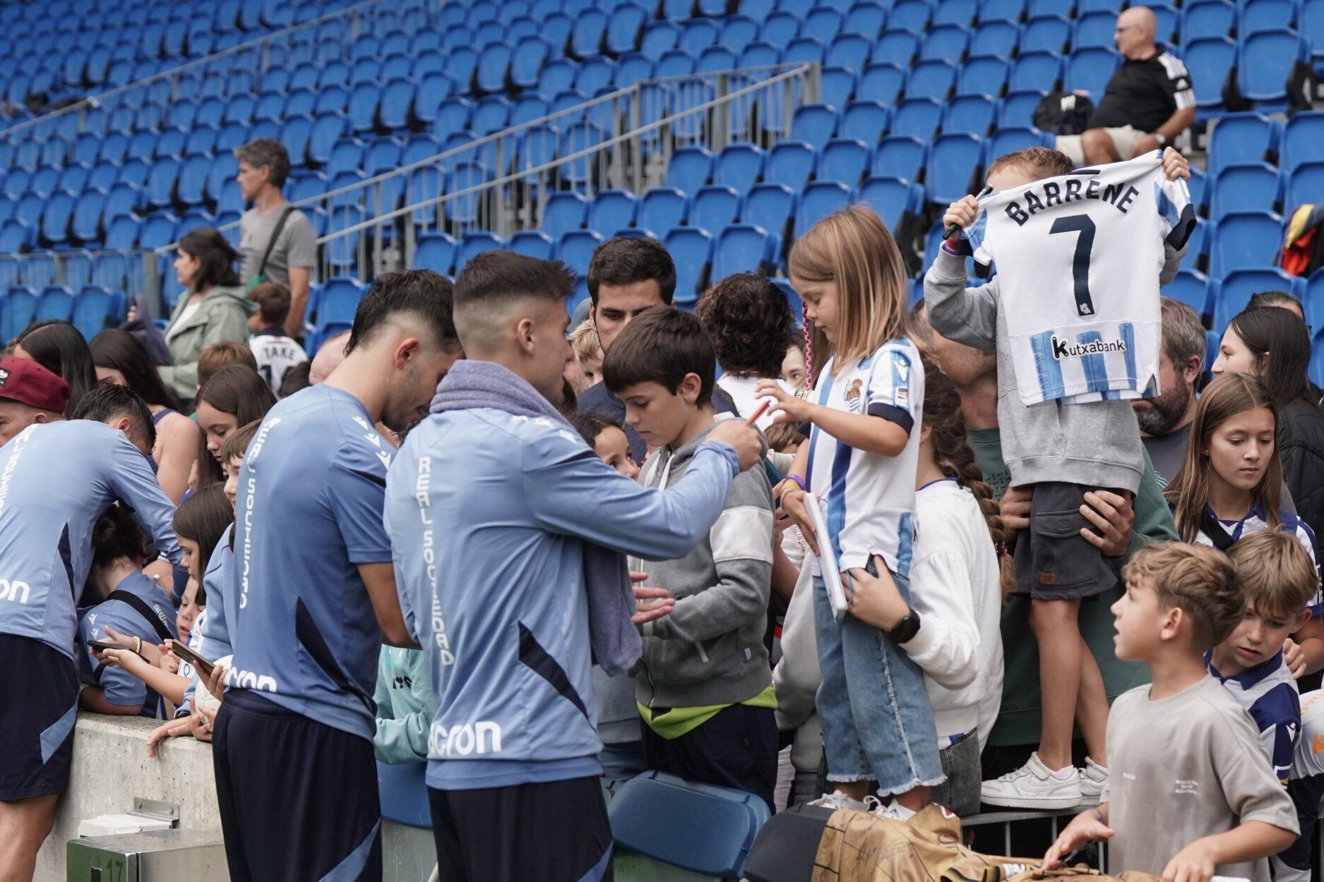 El entrenamiento de la Real a puerta abierta en Anoeta, en imágenes