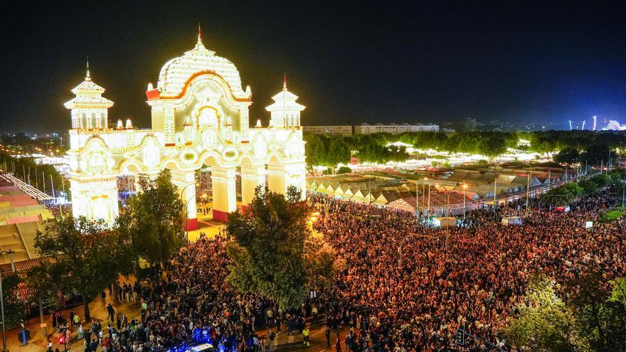Detenido un menor por apuñalar a un hombre en la primera noche de la Feria de Abril