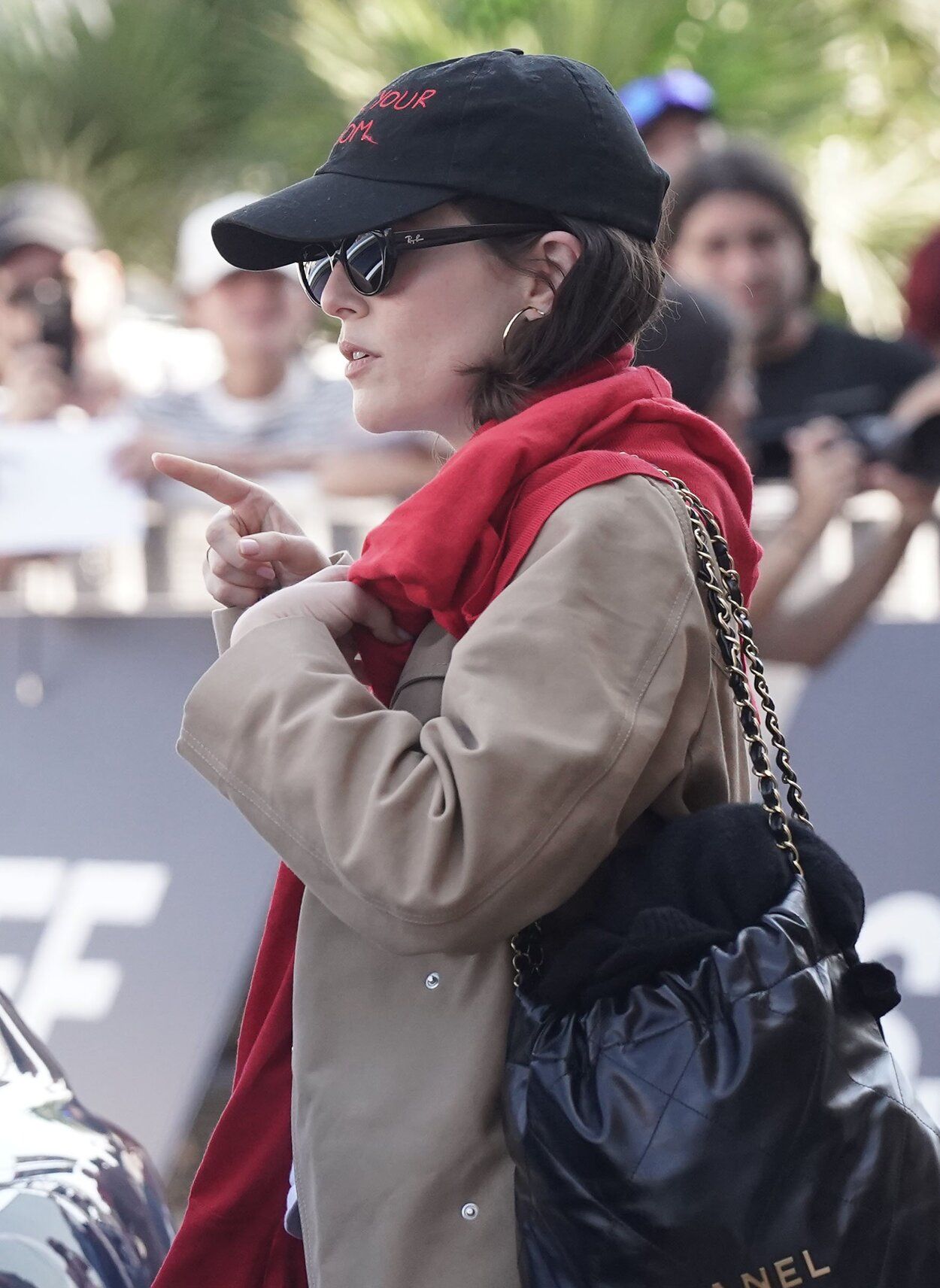 La actriz estadounidense Zoey Deutch, a su llegada al Zinemaldia