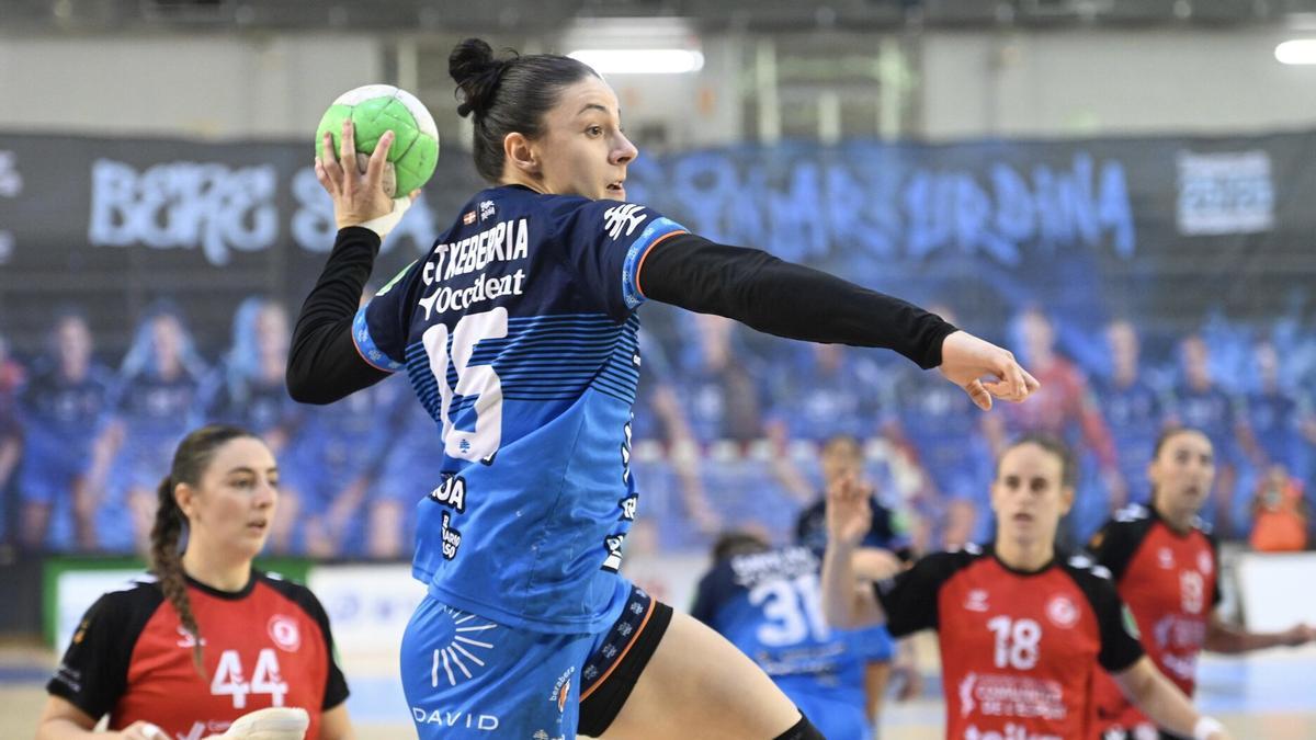 Maitane Etxeberria, en el partido entre el Super Amara Bera Bera y el Morvedre.