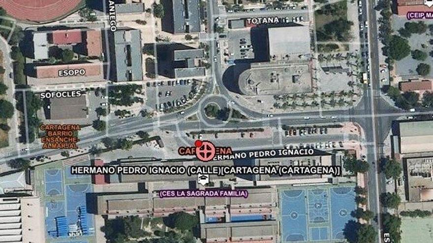 Tres niños heridos al caer una chapa del tejado de un colegio en Cartagena