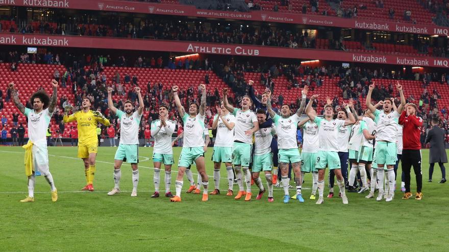 Los jugadores de Osasuna celebran el pase / Javier Bergasa