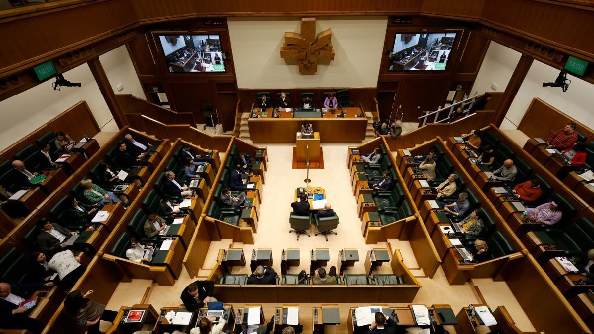 Pleno en el Parlamento Vasco Pleno en el Parlamento Vasco