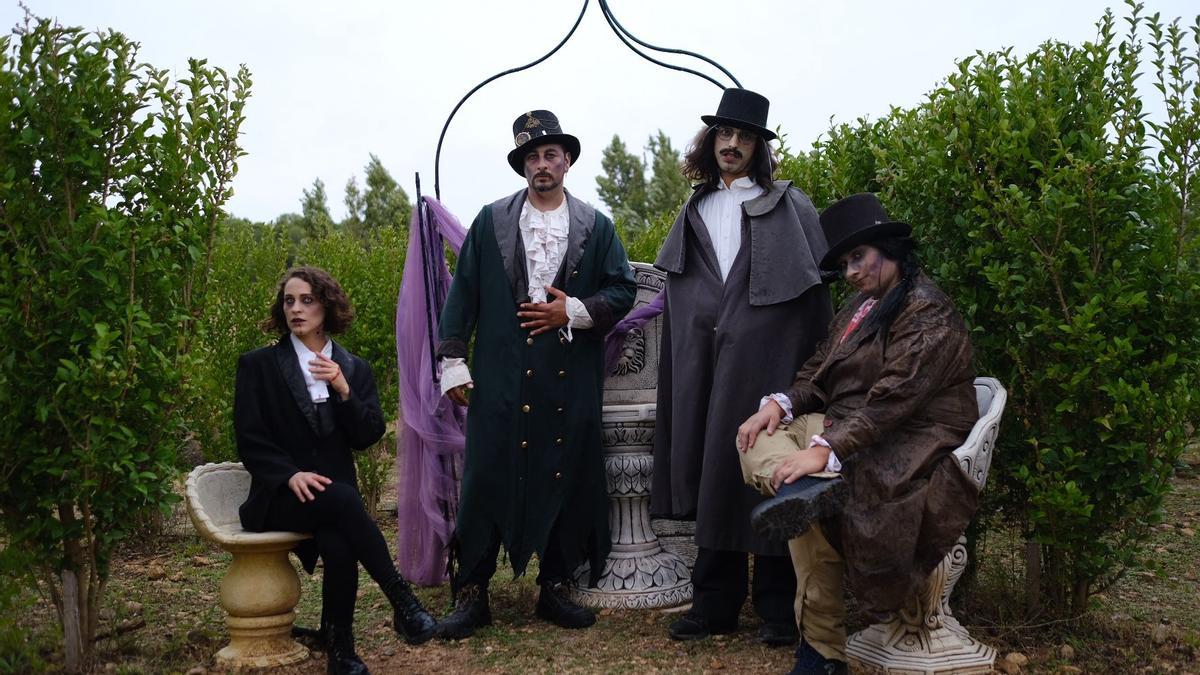 Personajes de Halloween en Sendaviva