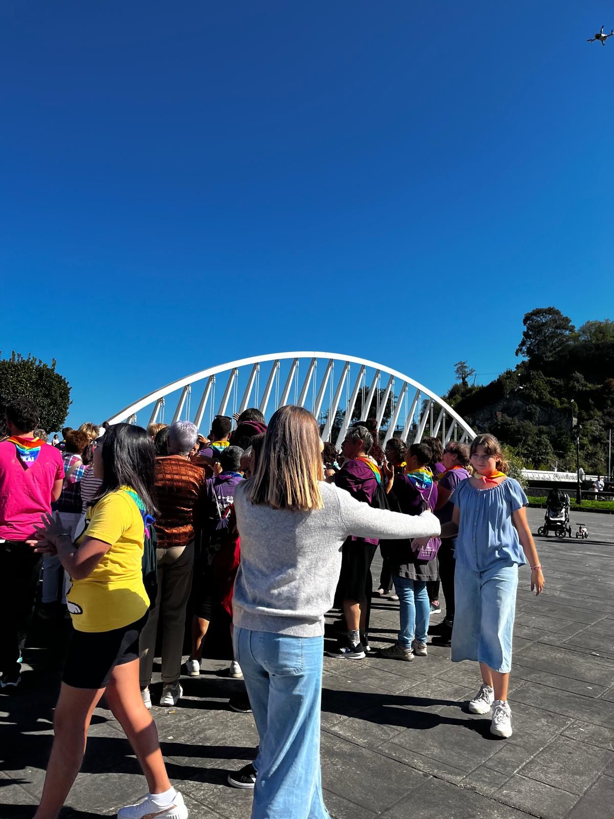 En imágenes: Ondarroa celebra el Día del Abrazo a la Diversidad