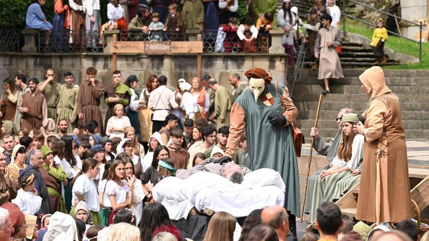 Decenas de miles de personas viven la Balmaseda medieval con "más gente que nunca"
