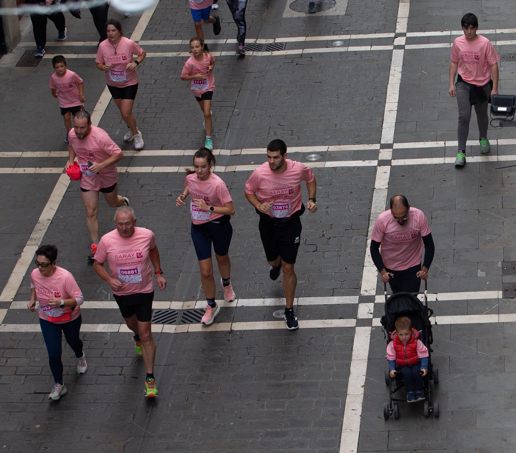 Fotos de la Carrera contra el Cáncer de Mama de Saray en Pamplona 2025