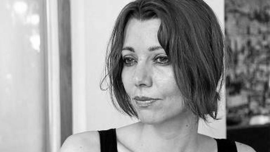 Elif Shafak mezcla migración, familia y crítica social en su nueva novela