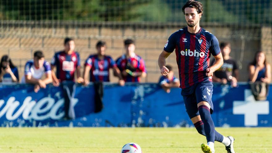 Cubero alcanza los 50 partidos como jugador del Eibar
