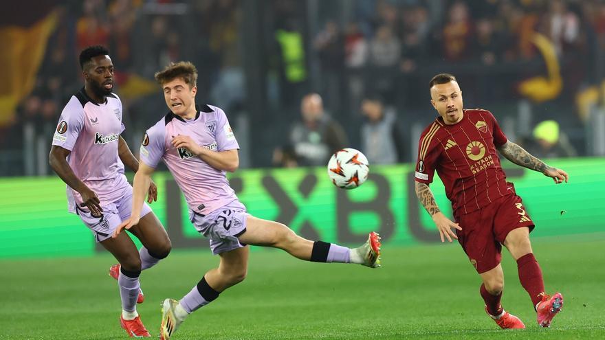 Osasuna piensa en Angeliño como alternativa a Javi Galán