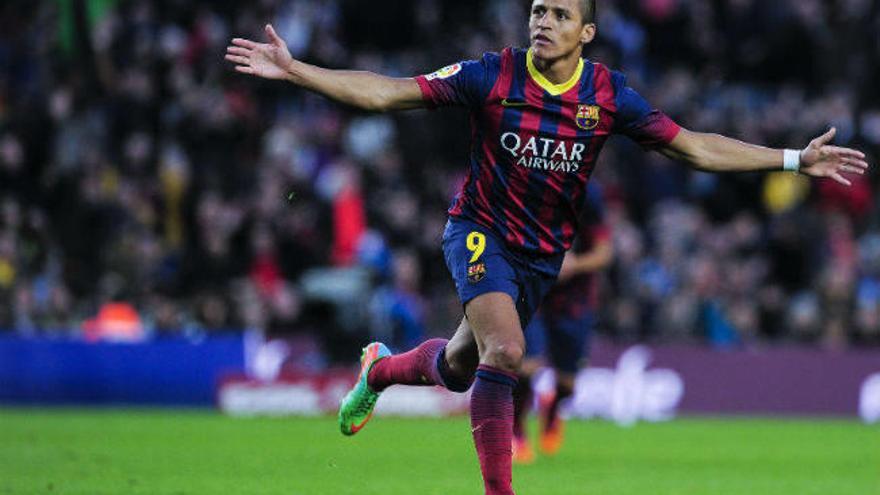 Alexis y Pedro mantienen líder al Barça