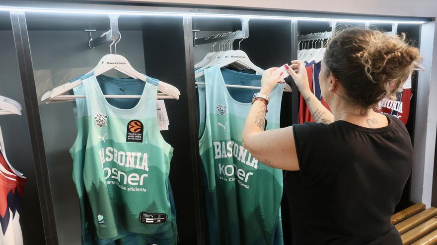 En imágenes: Alavés y Baskonia homenajean al Gorbea en su tercera equipación