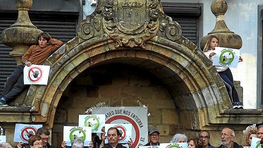 La fuente de Urkizu fue testigo de la presentación de la mesa.