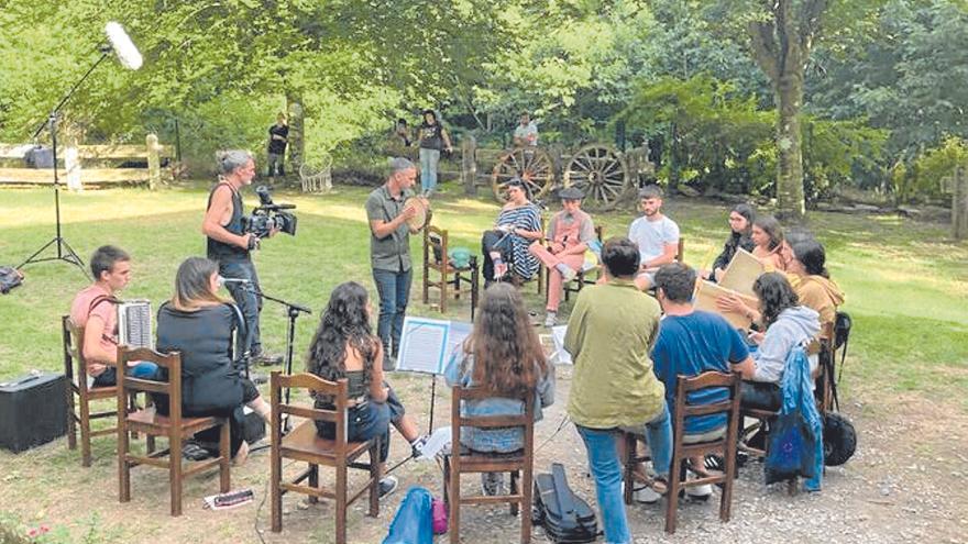 El documental ‘Aire’ valorizará a la icónica panderetera Maurizia en el siglo XXI