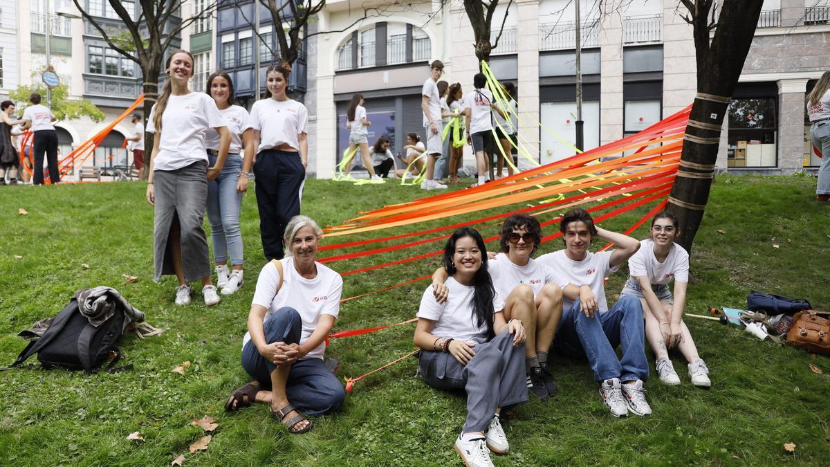 Docente y alumnos de IED Kunsthal Bilbao en Doña Casilda
