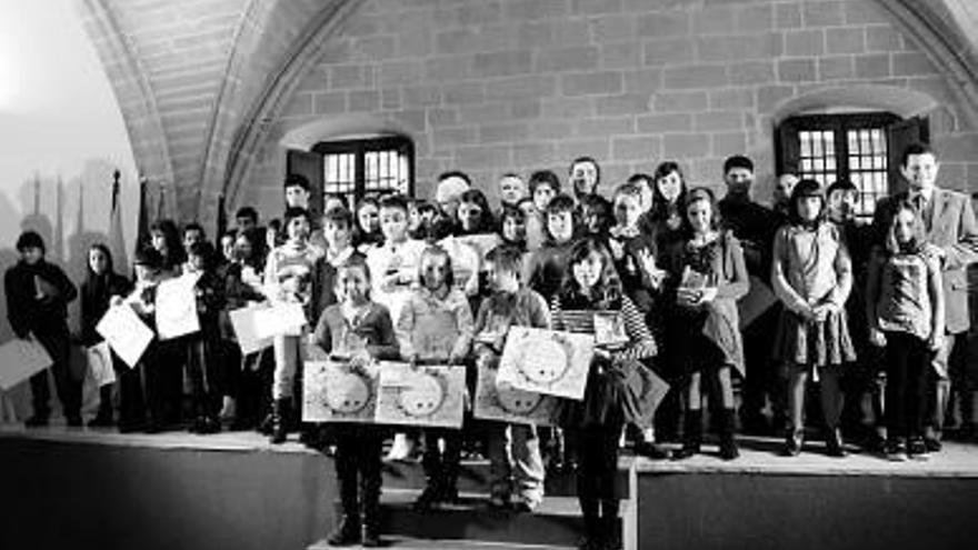 Imagen de todos los niños premiados en el concurso.
