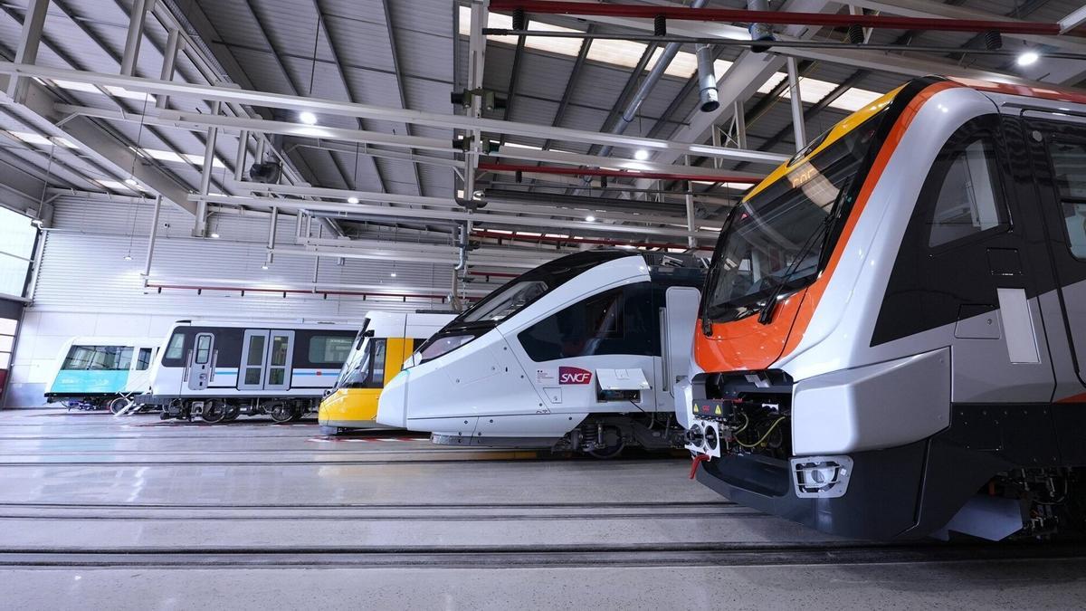 Trenes en las instalaciones de CAF en Beasain.