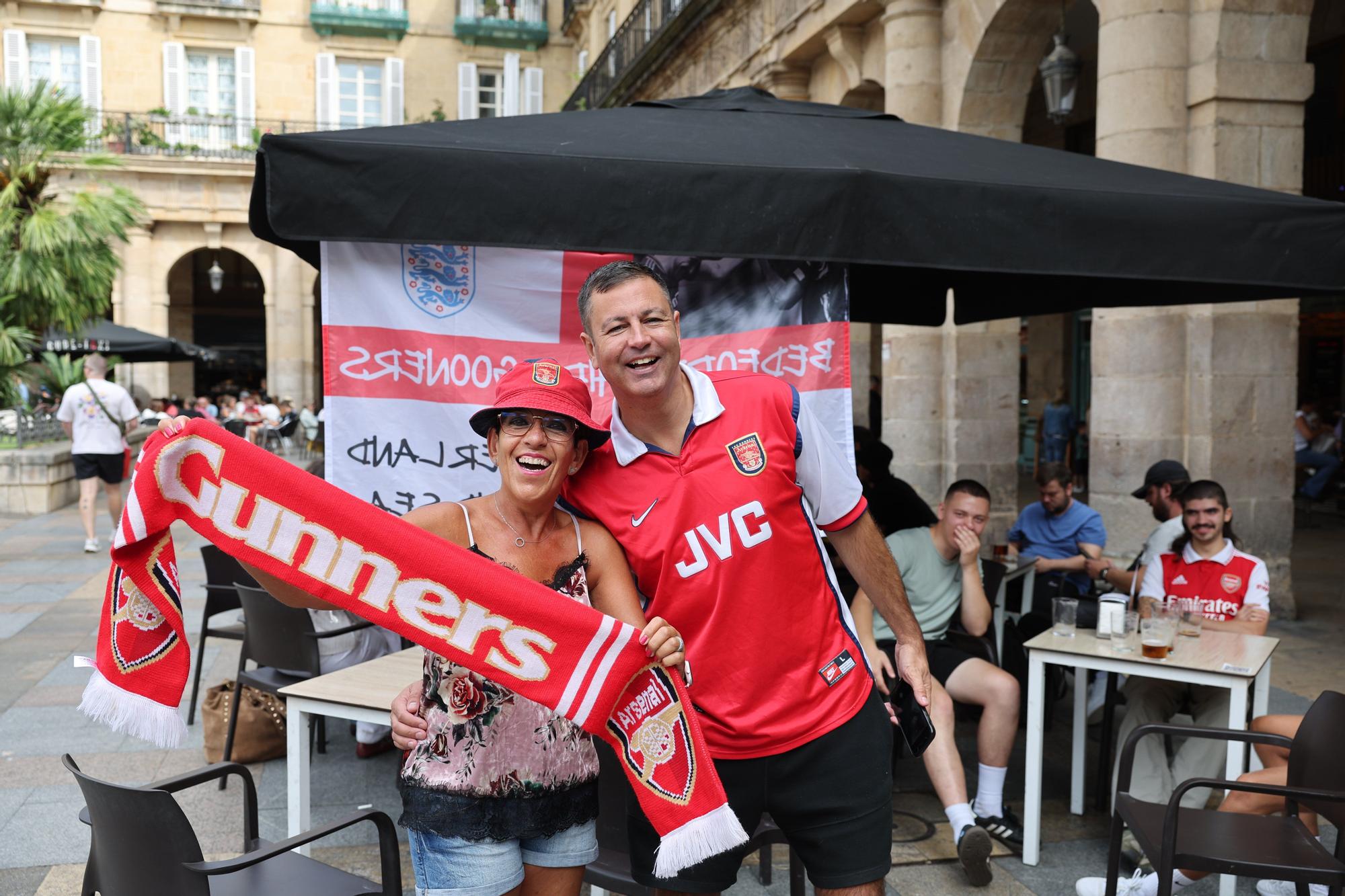 En imágenes: los aficionados del Arsenal y el Athletic calienta motores antes del primer partido de la Champions en San Mamés
