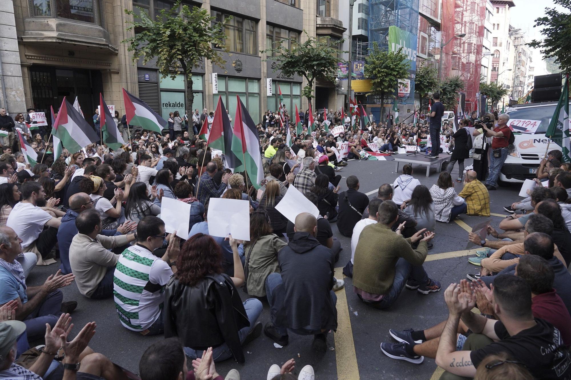 Miles de personas se manifiestan en Bilbao en apoyo al pueblo palestino