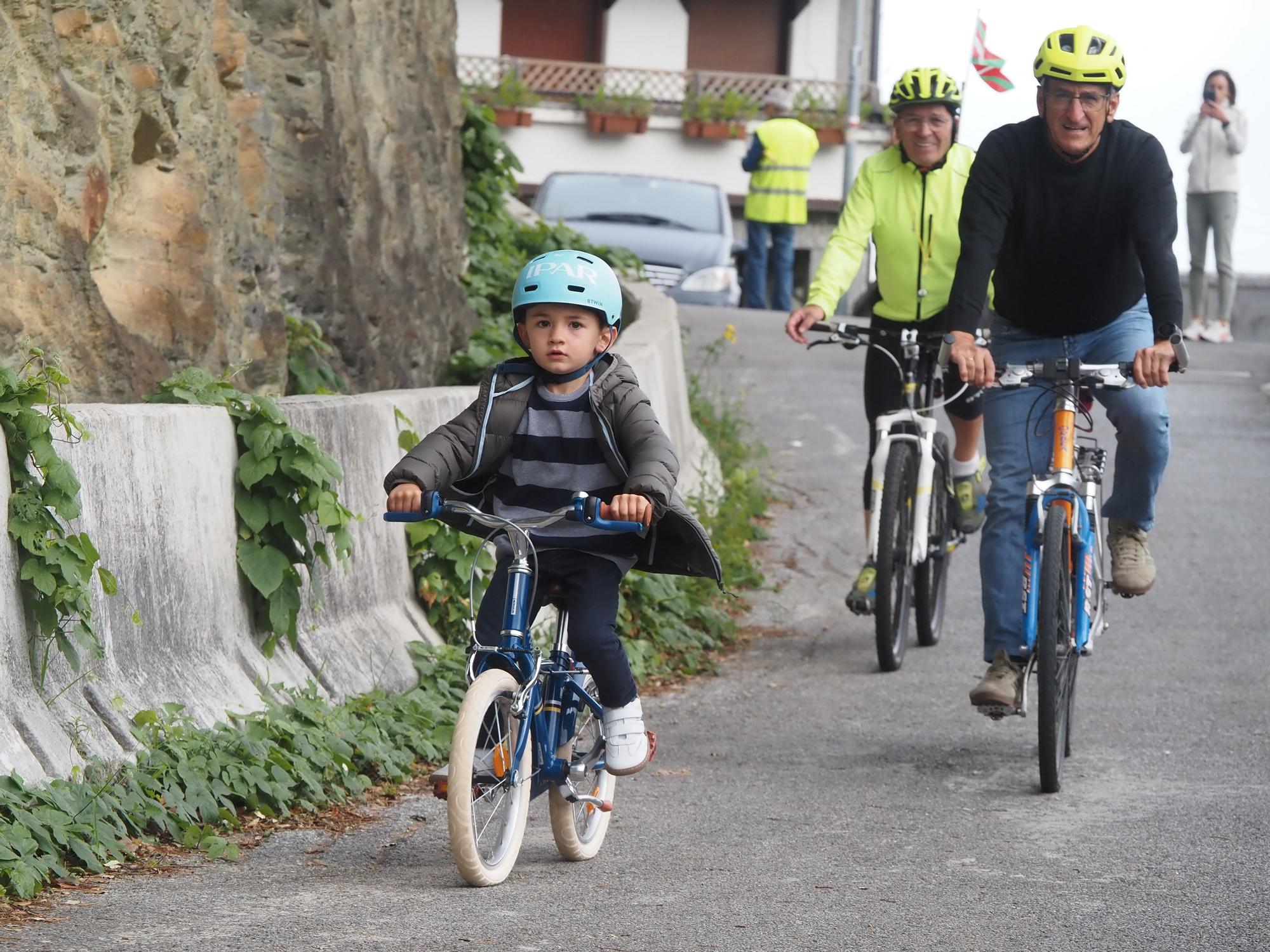 Fiesta ciclista en Deba