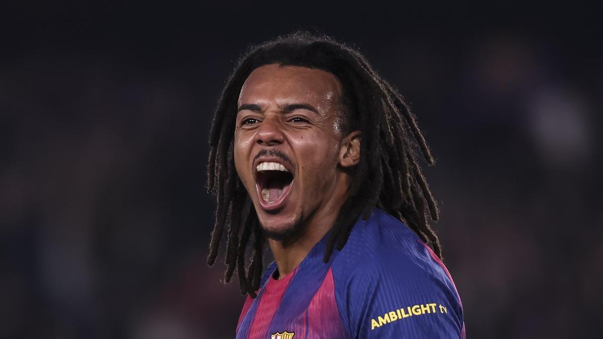 Jules Kounde celebra uno de los dos goles contra el Eintracht.