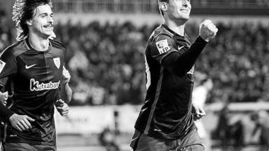 Aduriz no perdona los regalos del Rayo