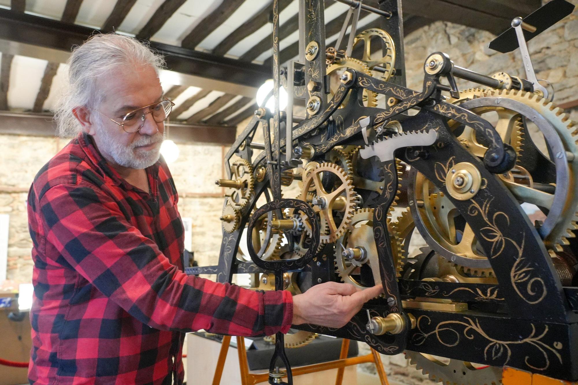 En imágenes: Exposición de la maquinaria del reloj de la torre de San Miguel