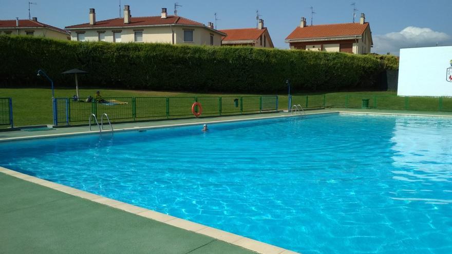 Hablan de combatir la despoblación mientras cierran las piscinas de los pueblos