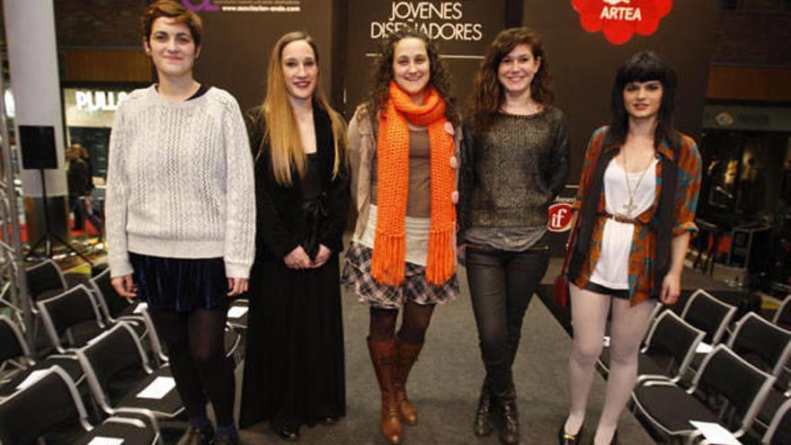 Ahída Agirre, Ana Olazabal, Sheila Cantera, Paola Armiño y Estefanía Arze, las cinco jóvenes diseñadoras.
