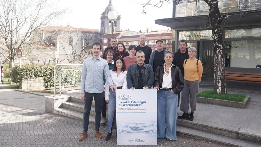 UEMAk lurgune euskaldunak legez babesteko eskatu du