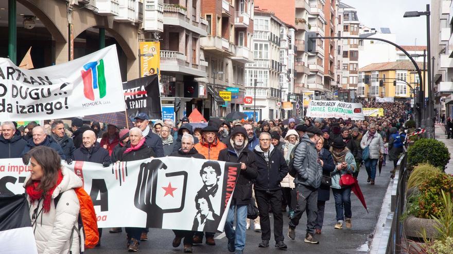 Miles de personas recuerdan en Vitoria a los obreros asesinados el 3 de Marzo en una manifestación con incidentes