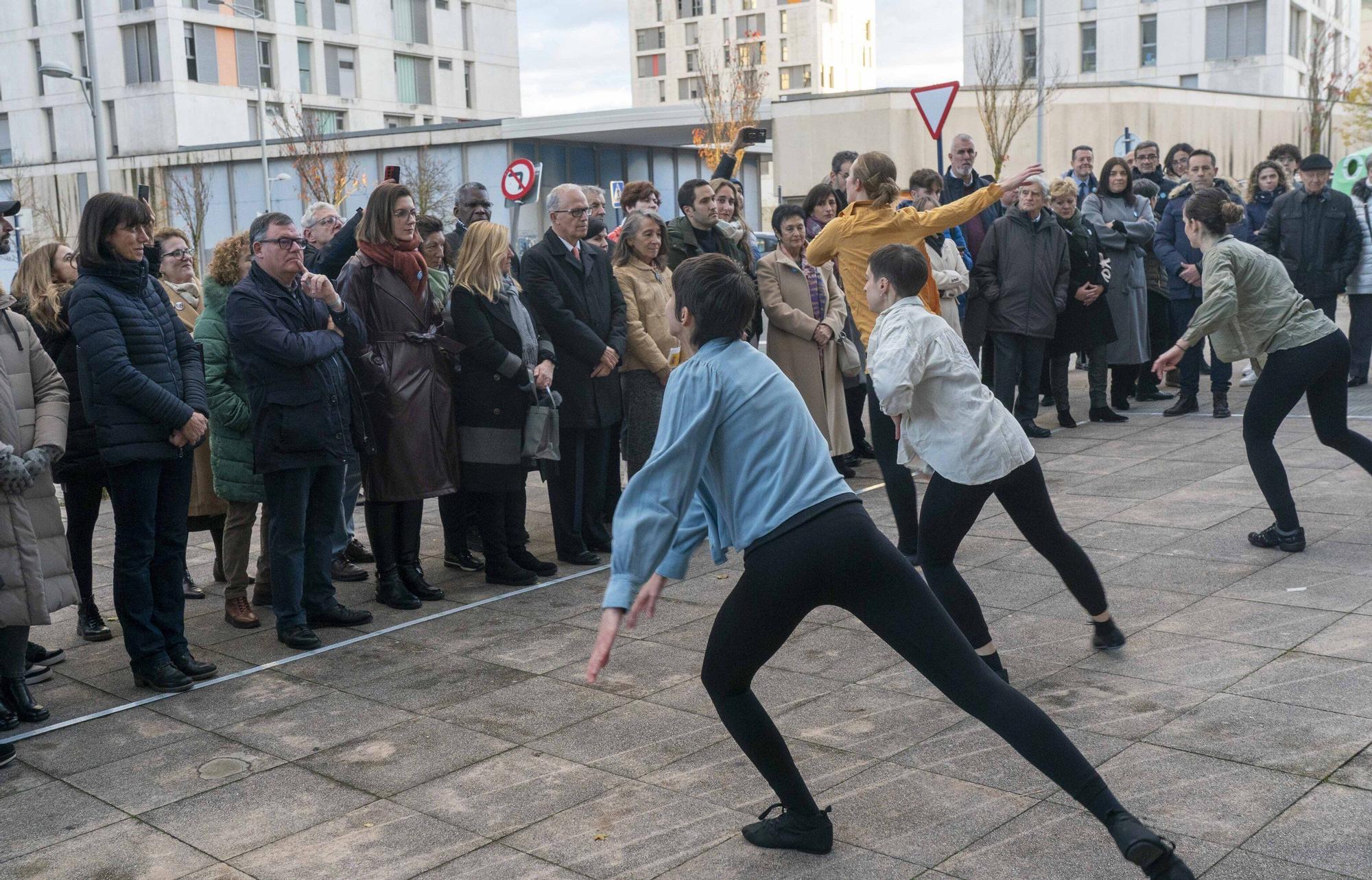 En imágenes: Zabalgana estrena un mural sobre la evolución del movimiento obrero