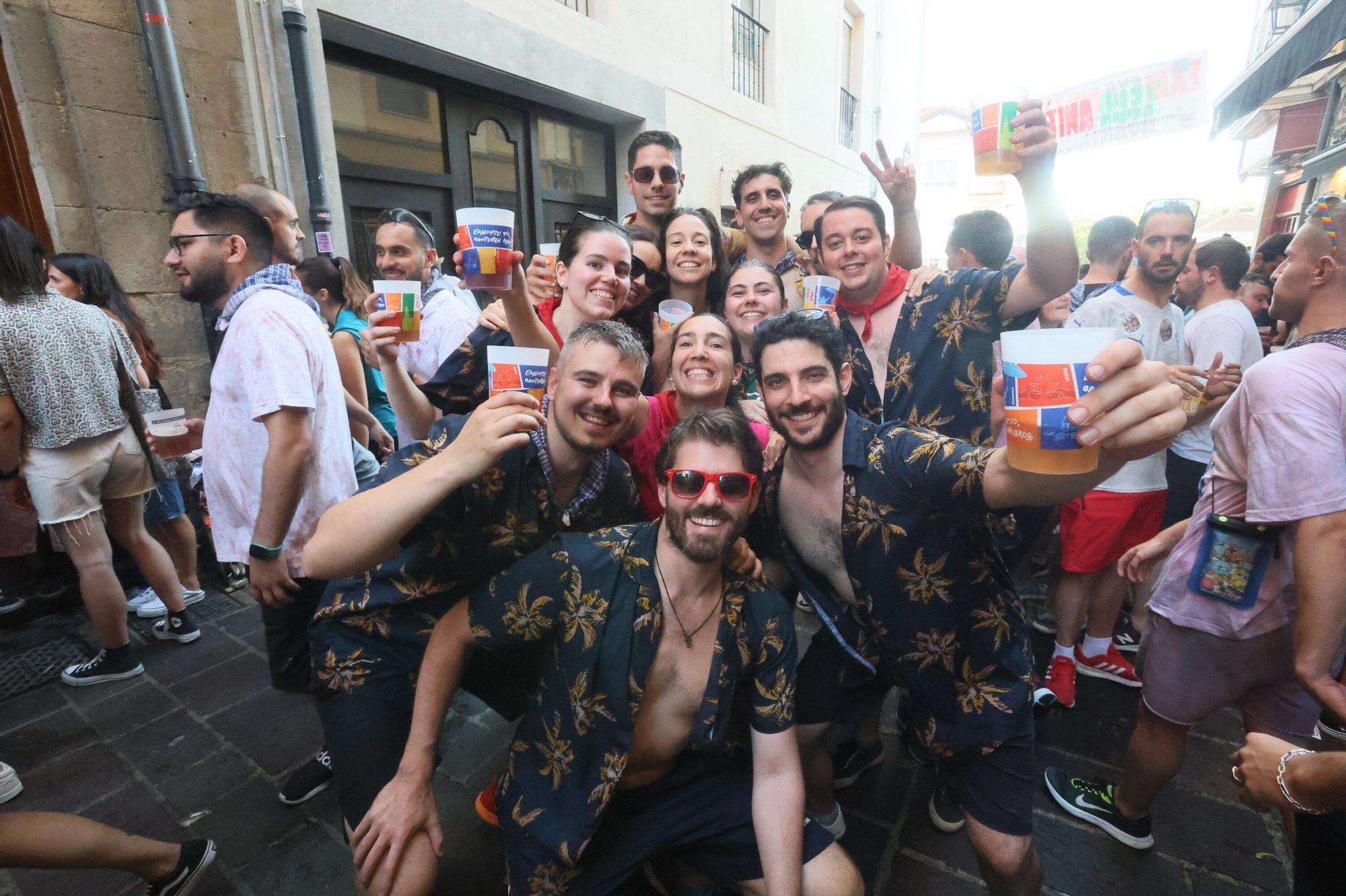 En imágenes: Vitoria sale a la calle a celebrar La Blanca tras el txupinazo