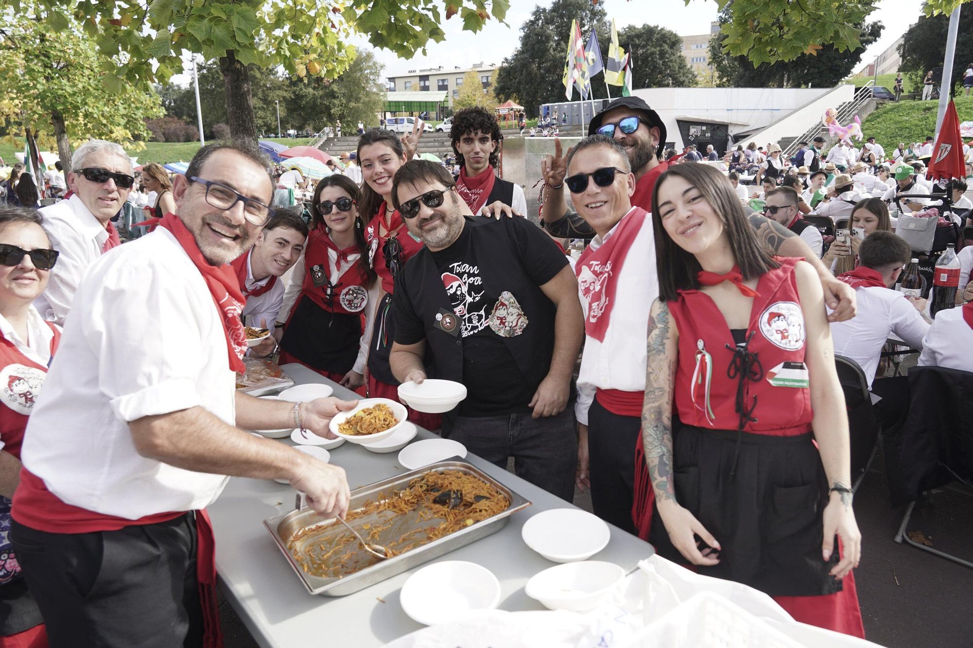 Más de 3.600 personas en la comida de cuadrillas de Basauri: “Es es indescriptible, se nos está yendo de las manos”