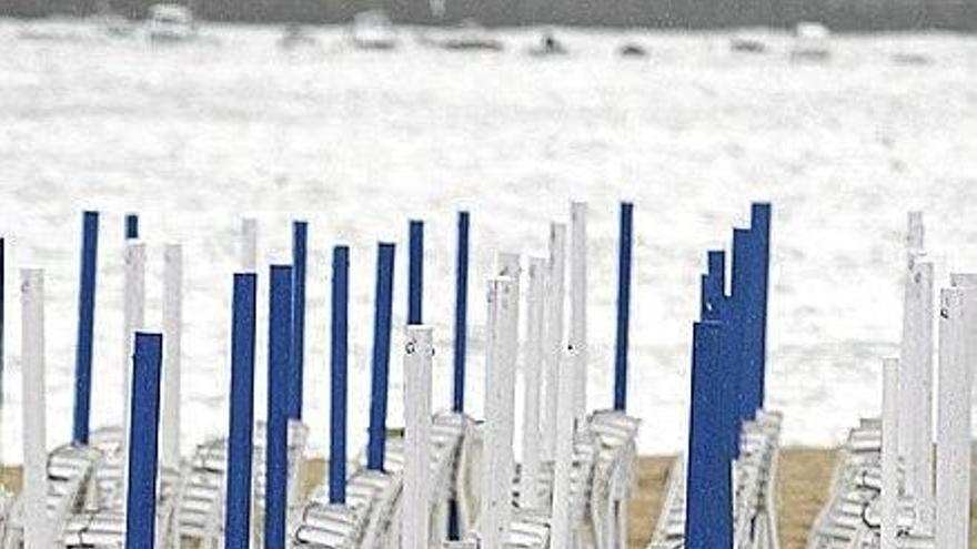 Los contenedores orgánicos de las playas se estrenan con 1.228 kilos