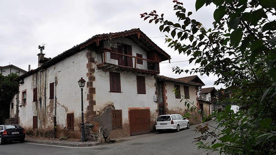 La antigua quesería, en el barrio de Txokoto, fue sin quererlo escenario del conflicto.