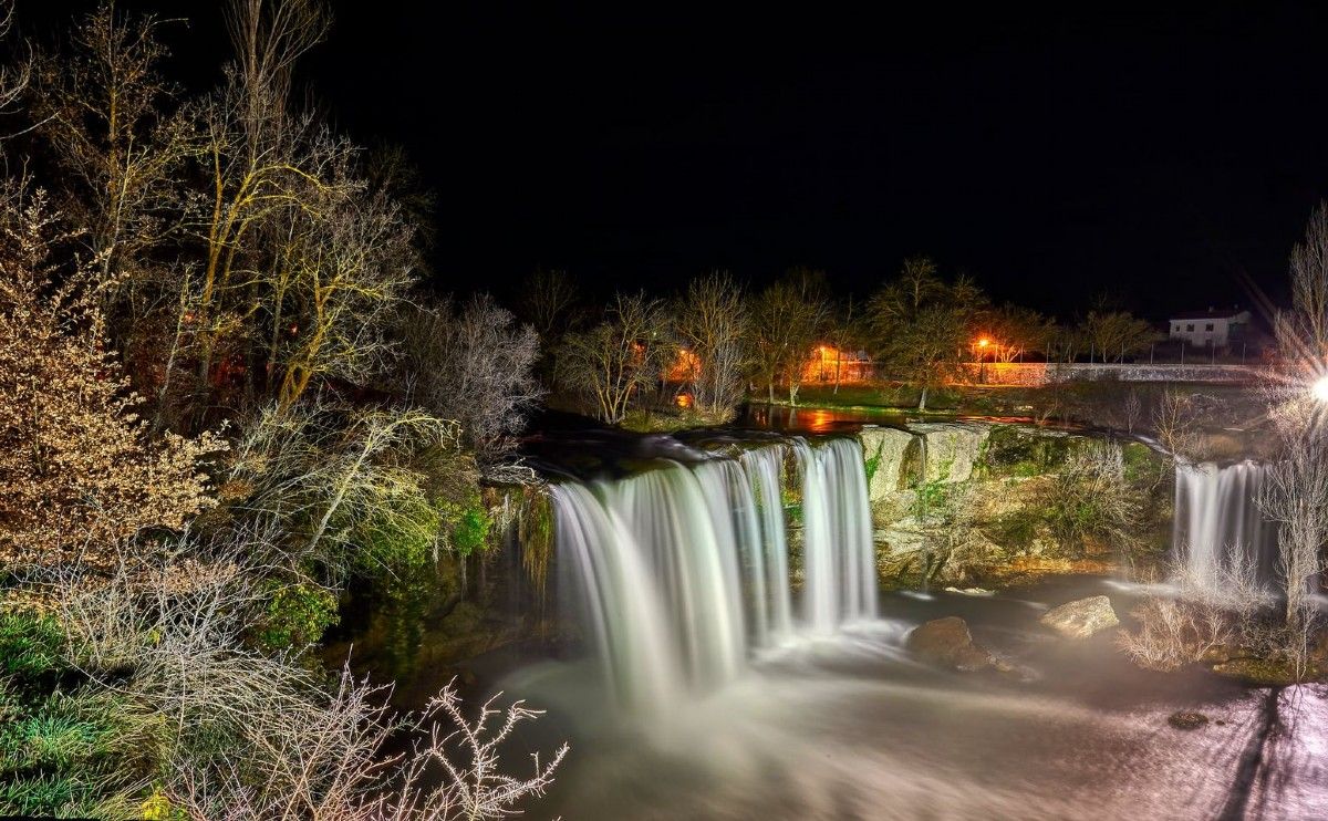 Foto nocturna de Cascada de Pedrosa de Tobalina
