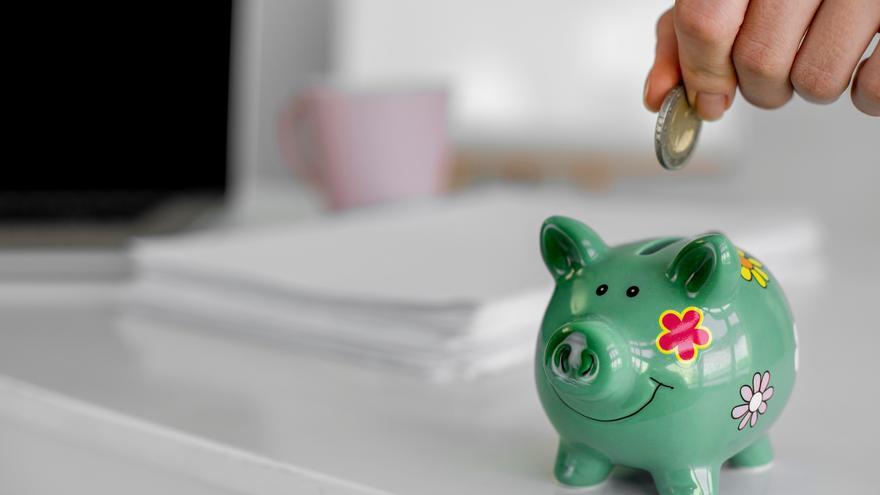 El coste silencioso que tiene dejar el dinero parado en el banco