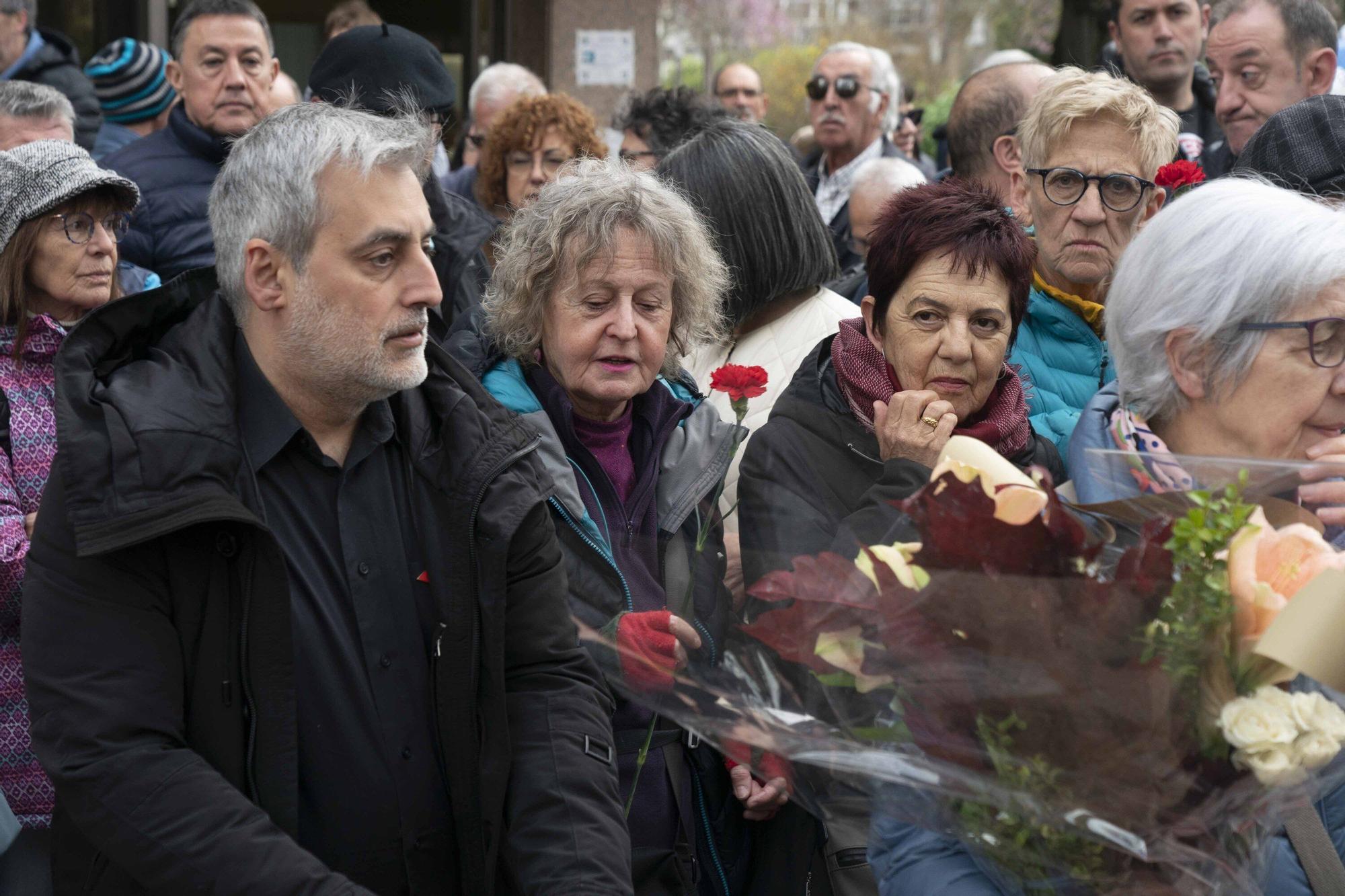 Ofrenda floral en recuerdo a las víctimas del 3 de marzo